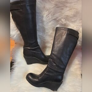 Under Knee-High Wedge Boots